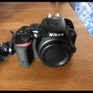 Nikon D5500 with Lens and Box